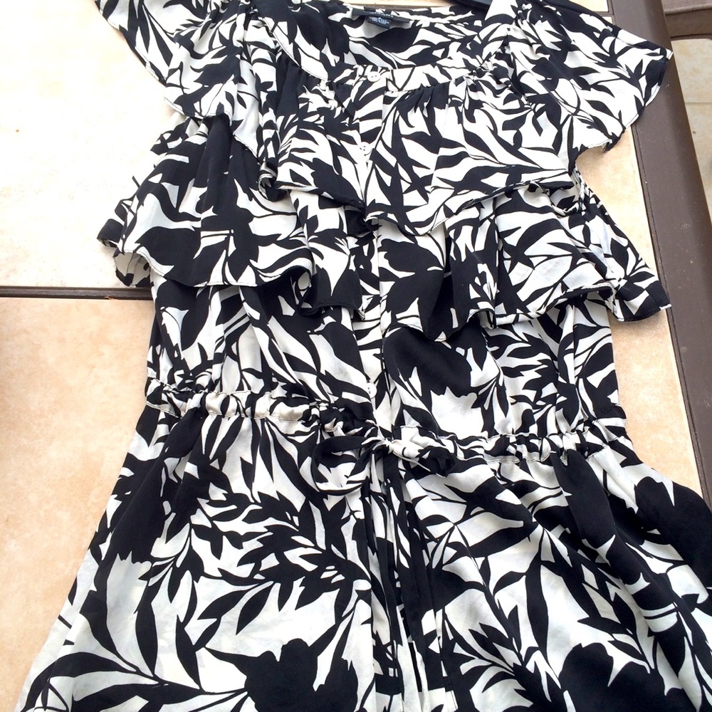 Beautiful black and white silk blouse 💕